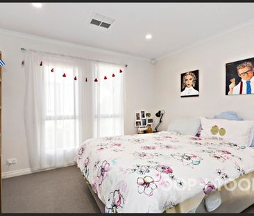 Low maintenance home in a perfect location! - Photo 3