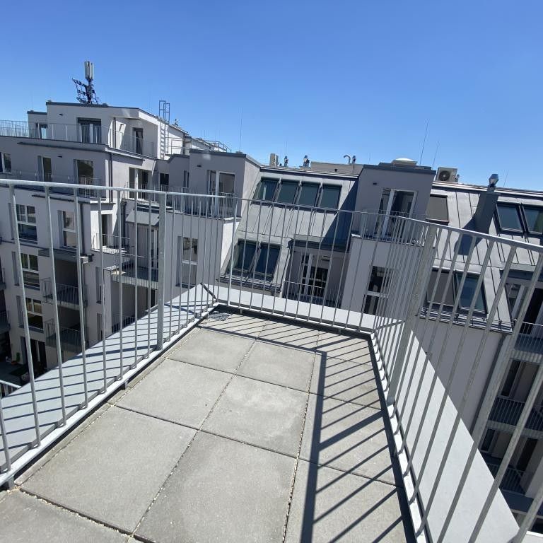 Oberstes Stockwerk! Klimatisierte DG-Wohnung mit 10m² Terrassenfläche!!! - Foto 1