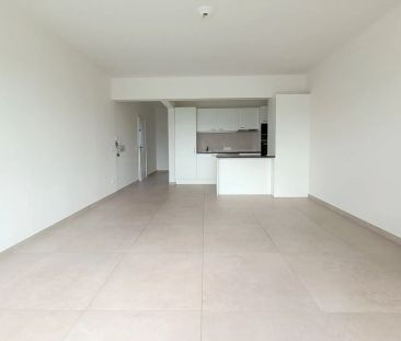 VOLLEDIG VERNIEUWD APPARTMENT IN HET CENTRUM - Photo 3