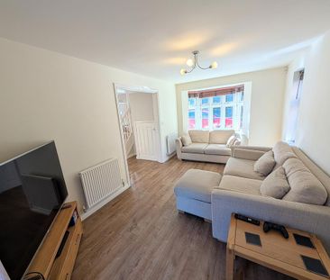 3 bedroom semi-detached house to rent - Photo 2