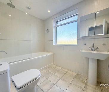 4 bedroom house - detached - Photo 2