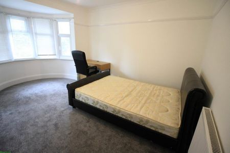 6 bedroom detached house to rent - Photo 4