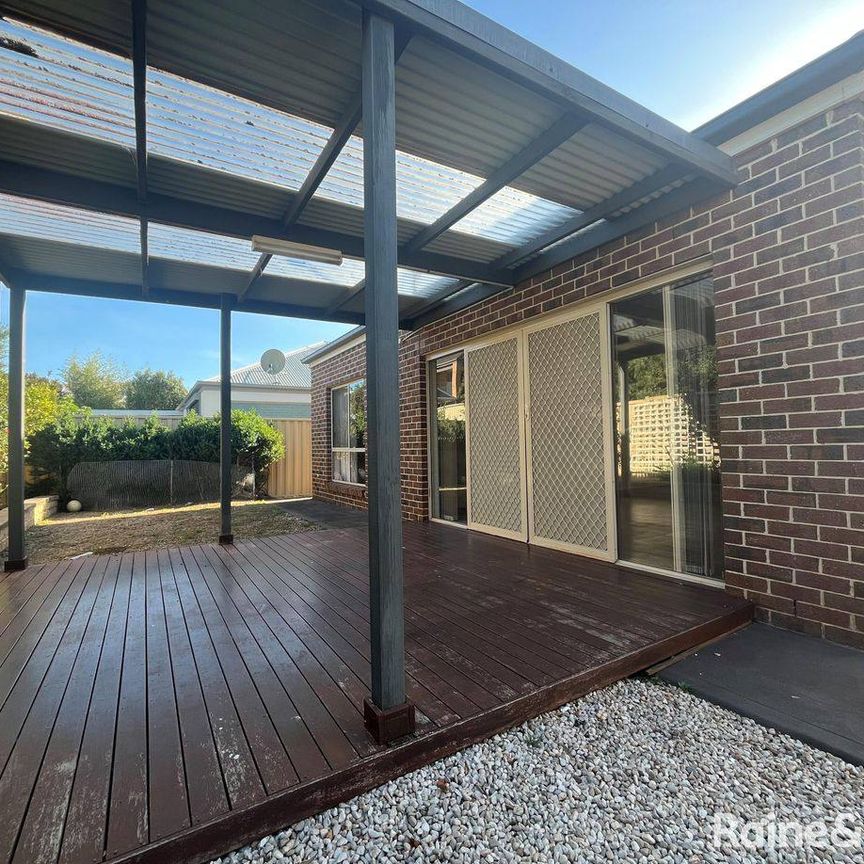 24 Westerfolds Terrace, Caroline Springs, VIC 3023 - Photo 1