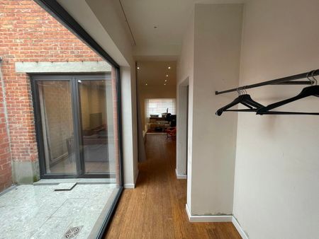 OORDEGEM - Gerenoveerde rijwoning met tuin. - Photo 2