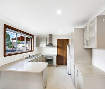 Charming Family Home in Prime Bundoora Location - Photo 6