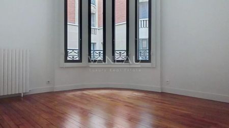 Paris VIII - Appartement en 1er étage avec deux chambres - rue C - Photo 2