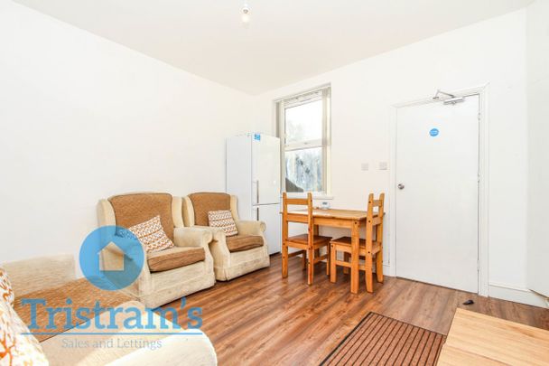 4 bed Mid Terraced House for Rent - Photo 1