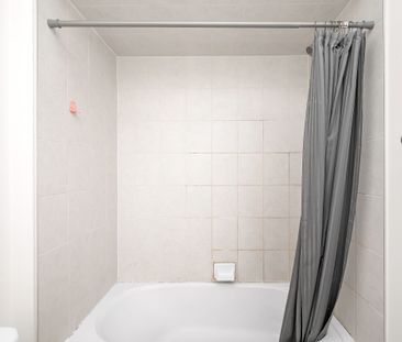 For Lease - 8 Dougherty Court, Hamilton, Ontario - Photo 3