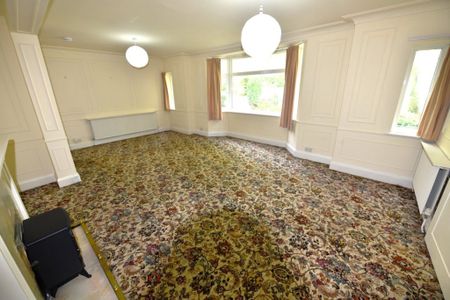 2 bedroom Flat in Otley Road, Leeds - Photo 2