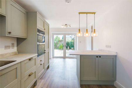 Homestead in Bourton-on-the-Water is a charming property nestled in one of the Cotswolds' most picturesque villages. - Photo 5