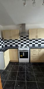 3 bedroom flat to rent - Photo 3