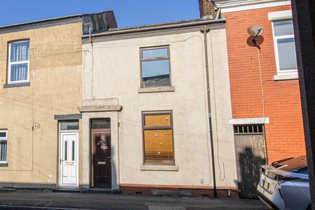 2-Bed Terraced House to Let on Brookhouse Street, Preston - Photo 4