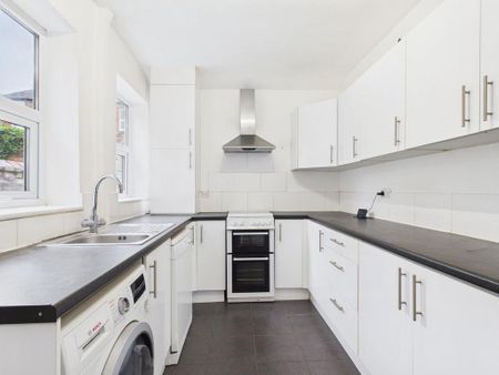 3 bedroom terraced house to rent - Photo 4