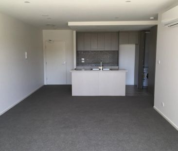 Modern One Bedroom Apartment in the Heart of Phillip - Photo 3