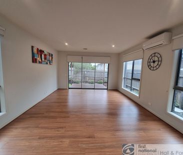 15 Tully Crescent, Narre Warren - Photo 4