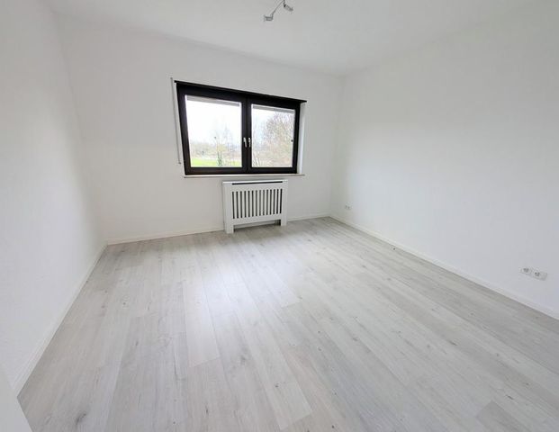 Erstbezug nach Renovierung - Exklusive lichtdurchflutete 3-Zi-Wohnung mit Blick ins Grüne - Foto 1