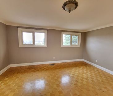 For Lease - 107 Bolland Crescent, Ajax, Ontario - Photo 2