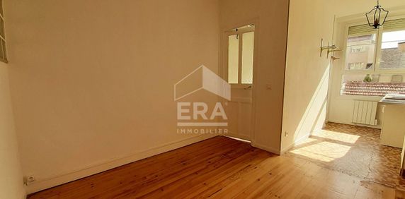 LOCATION - PAU CENTRE VILLE - Petit T2 rénové de 26 m², chambre séparée - Photo 2