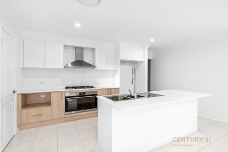 Modern Family Home - Photo 2