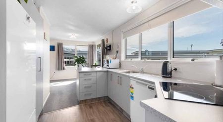 Warm, Modern and Stylish. - Photo 2