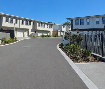 ***BRAND NEW*** 2 WEEKS FREE RENT*-3 BEDROOM TOWNHOUSE AVAILABLE NOW - Photo 6