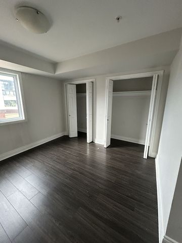 Beautiful Well Kept Low Rise Apartment Building - Photo 3