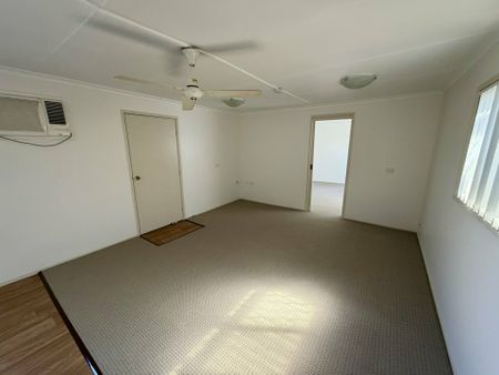 Freshly Updated One Bedroom Granny Flat in a Quiet Cul-de-Sac - Photo 5