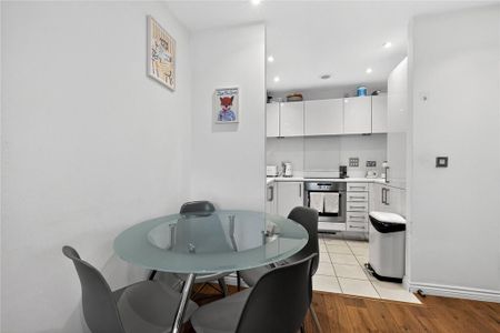 2 bedroom apartment to rent - Photo 2