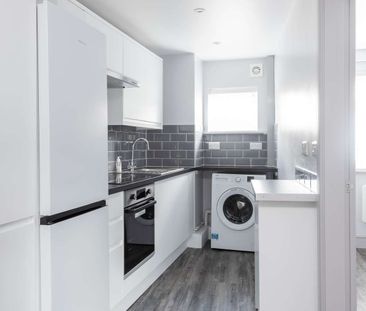 Alden Crescent, Headington, OX3 - Photo 3