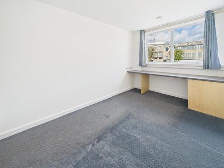 4 bedroom apartment to rent - Photo 3