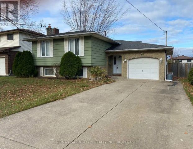 UPPER - 9 STONEGATE DRIVE — 3 Bedroom - Photo 1