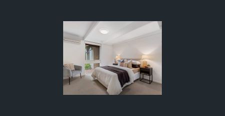 Enchanting Home - Photo 5