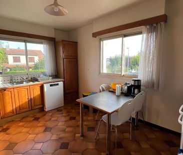 Location Maison 6 pièces 130m² PERIGNAT LES SARLIEVE 63170 - Photo 4