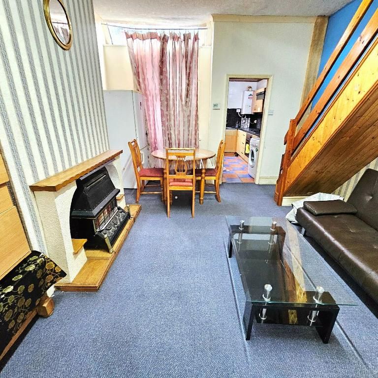 2 bedroom terraced house to rent - Photo 1