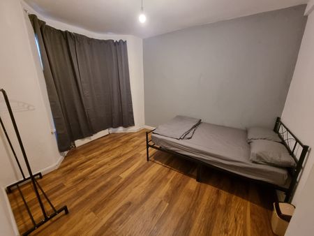 Room in a Shared House, Durham Road, E16 - Photo 2