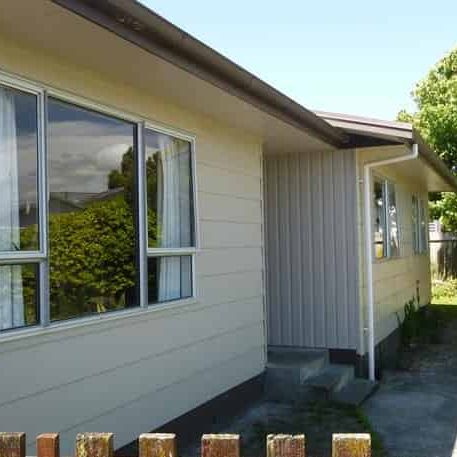 Three Bedrooms - Roslyn - Photo 2