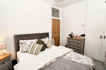 2 bedroom semi-detached house to rent - Photo 4