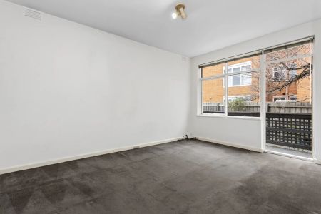 Two-Bedroom Apartment in a Convenient Central Location - Photo 5