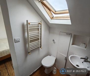 1 bedroom in a house share to rent - Photo 3