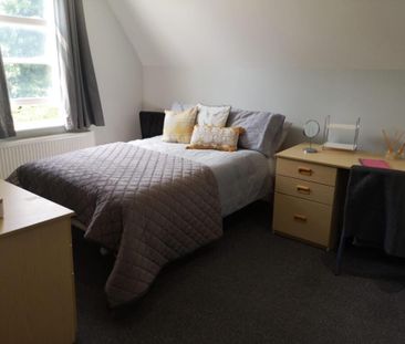 3 bedroom flat to rent - Photo 4