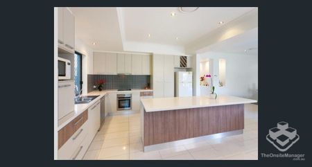 Perfect Family Home, Modern and Contemporary Design. - Photo 3
