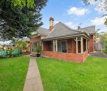 Charming 2-Bedroom Home with Private Garden in the Heart of Haberfield - Photo 5