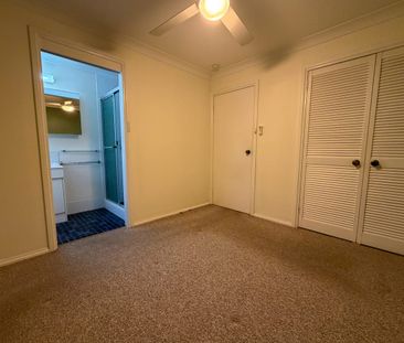 Stylish & Spacious Townhouse Living in Prime South Penrith Location - Photo 4