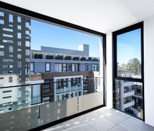 Luxury Living with Chatswood Convenience - Photo 1