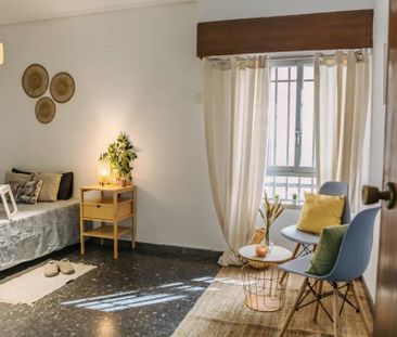 Carrer de Jaume Roig, Valencia, Valencian Community 46010 - Photo 2