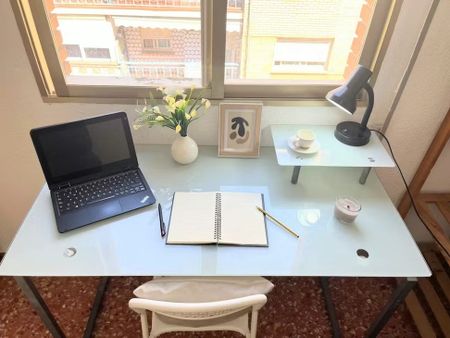 Carrer de Vázquez de Mella, Burjassot, Valencian Community 46100 - Photo 4