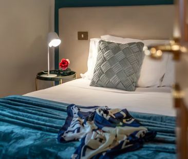 Piazza di Madonna degli Aldobrandini, Florence, Tuscany 50123 - Photo 2