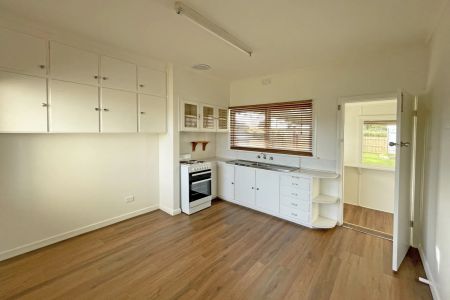 Great Location - Photo 2