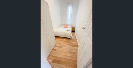 Renovated Fully Furnished 5 Bedroom in Premiere Location - Photo 3