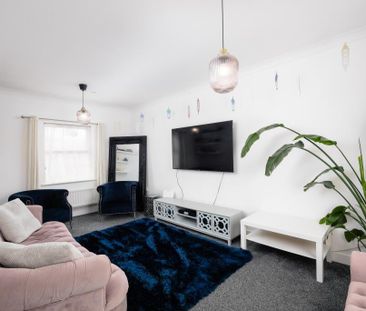 6 bedroom semi-detached house to rent - Photo 1